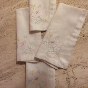 Embroidered Placemats and Napkins set of 4